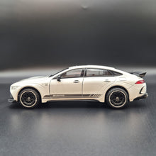 Load image into Gallery viewer, Explorafind 2021 Mercedes-Benz AMG GT63 White 1:24 Die Cast Car