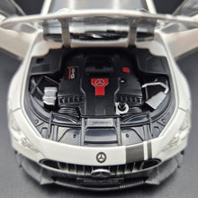 Load image into Gallery viewer, Explorafind 2021 Mercedes-Benz AMG GT63 White 1:24 Die Cast Car