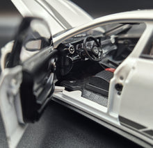 Load image into Gallery viewer, Explorafind 2021 Mercedes-Benz AMG GT63 White 1:24 Die Cast Car