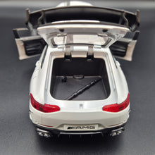 Load image into Gallery viewer, Explorafind 2021 Mercedes-Benz AMG GT63 White 1:24 Die Cast Car