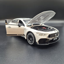 Load image into Gallery viewer, Explorafind 2021 Mercedes-Benz AMG GT63 White 1:24 Die Cast Car