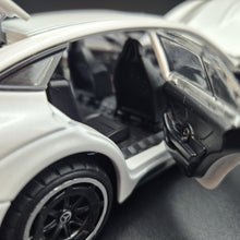 Load image into Gallery viewer, Explorafind 2021 Mercedes-Benz AMG GT63 White 1:24 Die Cast Car