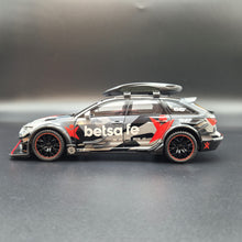 Load image into Gallery viewer, Explorafind 2021 Audi RS6 Wagon Grey Camouflage 1:24 Die Cast Car