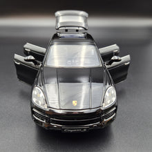 Load image into Gallery viewer, Explorafind 2018 Porsche Cayenne S Black 1:24 Die Cast Car