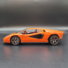 Load image into Gallery viewer, Explorafind 2023 Lamborghini Countach LPI 800-4 Orange 1:24 Die Cast Car