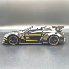 Load image into Gallery viewer, Explorafind 2020 Nissan GT-R Black 1:24 Die Cast Car