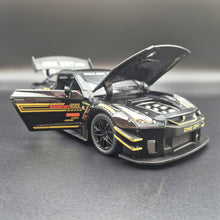 Load image into Gallery viewer, Explorafind 2020 Nissan GT-R Black 1:24 Die Cast Car
