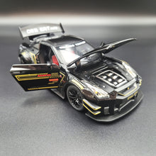 Load image into Gallery viewer, Explorafind 2020 Nissan GT-R Black 1:24 Die Cast Car
