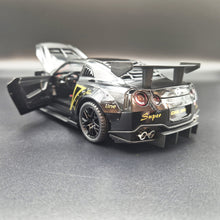 Load image into Gallery viewer, Explorafind 2020 Nissan GT-R Black 1:24 Die Cast Car