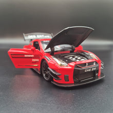 Load image into Gallery viewer, Explorafind 2020 Nissan GT-R Red 1:24 Die Cast Car