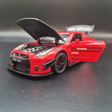 Load image into Gallery viewer, Explorafind 2020 Nissan GT-R Red 1:24 Die Cast Car