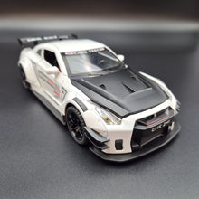 Load image into Gallery viewer, Explorafind 2020 Nissan GT-R White 1:24 Die Cast Car