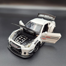 Load image into Gallery viewer, Explorafind 2020 Nissan GT-R White 1:24 Die Cast Car