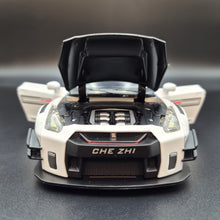 Load image into Gallery viewer, Explorafind 2020 Nissan GT-R White 1:24 Die Cast Car