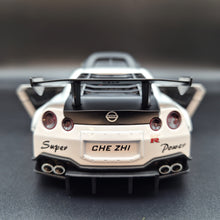 Load image into Gallery viewer, Explorafind 2020 Nissan GT-R White 1:24 Die Cast Car