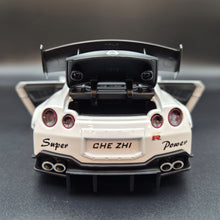 Load image into Gallery viewer, Explorafind 2020 Nissan GT-R White 1:24 Die Cast Car