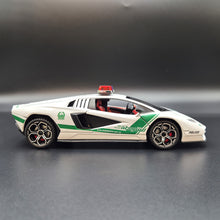 Load image into Gallery viewer, Explorafind 2023 Lamborghini Countach LPI 800-4 Dubai Police White 1:24 Die Cast Police Car