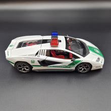 Load image into Gallery viewer, Explorafind 2023 Lamborghini Countach LPI 800-4 Dubai Police White 1:24 Die Cast Police Car