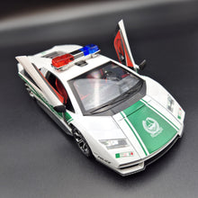 Load image into Gallery viewer, Explorafind 2023 Lamborghini Countach LPI 800-4 Dubai Police White 1:24 Die Cast Police Car