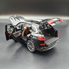 Load image into Gallery viewer, Explorafind 2020 BMW X5 Black 1:24 Die Cast Car