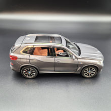 Load image into Gallery viewer, Explorafind 2020 BMW X5 Grey 1:24 Die Cast Car