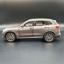 Load image into Gallery viewer, Explorafind 2020 BMW X5 Grey 1:24 Die Cast Car