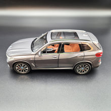 Load image into Gallery viewer, Explorafind 2020 BMW X5 Grey 1:24 Die Cast Car