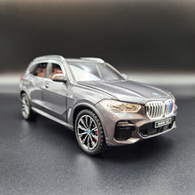 Load image into Gallery viewer, Explorafind 2020 BMW X5 Grey 1:24 Die Cast Car