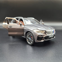 Load image into Gallery viewer, Explorafind 2020 BMW X5 Grey 1:24 Die Cast Car