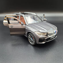 Load image into Gallery viewer, Explorafind 2020 BMW X5 Grey 1:24 Die Cast Car