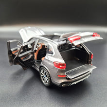 Load image into Gallery viewer, Explorafind 2020 BMW X5 Grey 1:24 Die Cast Car