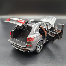 Load image into Gallery viewer, Explorafind 2020 BMW X5 Grey 1:24 Die Cast Car