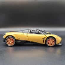 Load image into Gallery viewer, Explorafind 2018 Pagani Huayra Gold 1:24 Die Cast Car