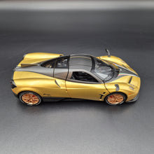 Load image into Gallery viewer, Explorafind 2018 Pagani Huayra Gold 1:24 Die Cast Car