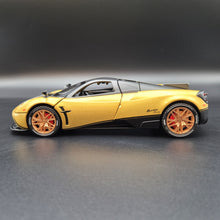 Load image into Gallery viewer, Explorafind 2018 Pagani Huayra Gold 1:24 Die Cast Car