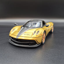 Load image into Gallery viewer, Explorafind 2018 Pagani Huayra Gold 1:24 Die Cast Car