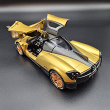 Load image into Gallery viewer, Explorafind 2018 Pagani Huayra Gold 1:24 Die Cast Car