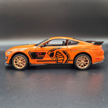 Load image into Gallery viewer, Explorafind 2022 Ford Mustang Shelby GT500 Orange 1:24 Die Cast Car