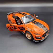 Load image into Gallery viewer, Explorafind 2022 Ford Mustang Shelby GT500 Orange 1:24 Die Cast Car
