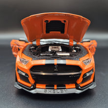 Load image into Gallery viewer, Explorafind 2022 Ford Mustang Shelby GT500 Orange 1:24 Die Cast Car