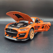 Load image into Gallery viewer, Explorafind 2022 Ford Mustang Shelby GT500 Orange 1:24 Die Cast Car