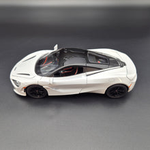 Load image into Gallery viewer, Explorafind 2023 McLaren 720S White 1:24 Die Cast Car