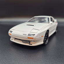 Load image into Gallery viewer, Explorafind 1989 Mazda RX-7 White 1:24 Die Cast Car