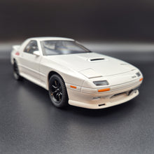 Load image into Gallery viewer, Explorafind 1989 Mazda RX-7 White 1:24 Die Cast Car