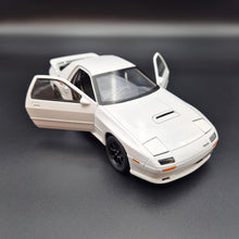 Load image into Gallery viewer, Explorafind 1989 Mazda RX-7 White 1:24 Die Cast Car