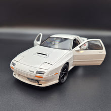 Load image into Gallery viewer, Explorafind 1989 Mazda RX-7 White 1:24 Die Cast Car