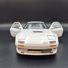 Load image into Gallery viewer, Explorafind 1989 Mazda RX-7 White 1:24 Die Cast Car