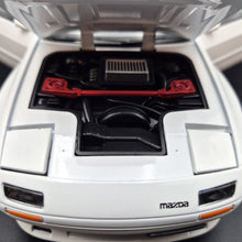 Load image into Gallery viewer, Explorafind 1989 Mazda RX-7 White 1:24 Die Cast Car