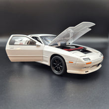 Load image into Gallery viewer, Explorafind 1989 Mazda RX-7 White 1:24 Die Cast Car
