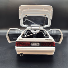 Load image into Gallery viewer, Explorafind 1989 Mazda RX-7 White 1:24 Die Cast Car